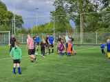 Laatste training S.K.N.W.K. JO7-1 (partijtje tegen de ouders) van maandag 27 mei 2024 (99/180)